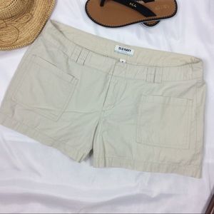 Old Navy women’s khaki shorts sz 14